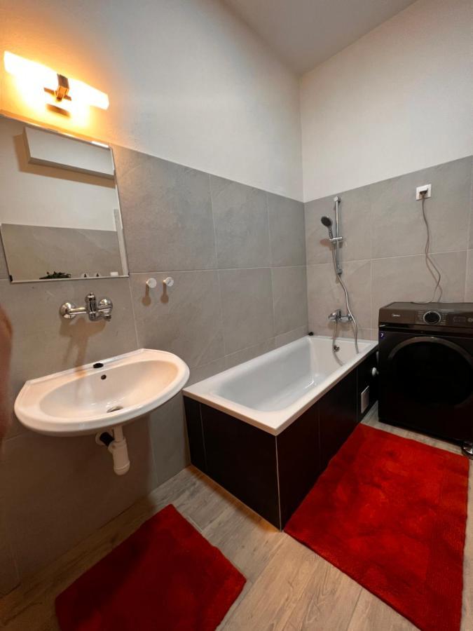 Apartmany V Centre - Vlastna Izba So Spolocnou Kuchynou A Kupelnou Moze Byt Zdielana 2 Inymi Izbami Martin Εξωτερικό φωτογραφία